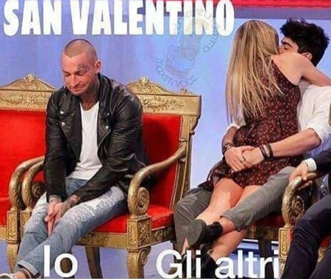 Uomini e donne news San Valentino Manuel Vallicella da solo e l'ironia del web