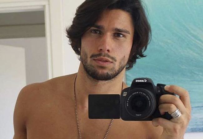 Luca Onestini pubblica una foto a petto nudo prima di incontrare Soleil