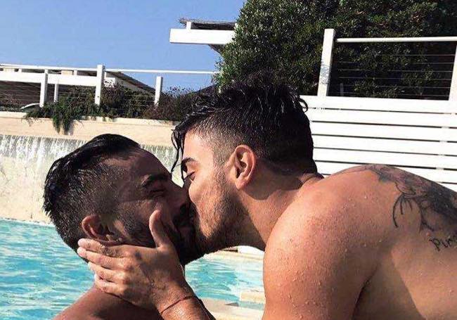 Dopo Temptation island Riccardo Gismondi bacia in bocca un uomo