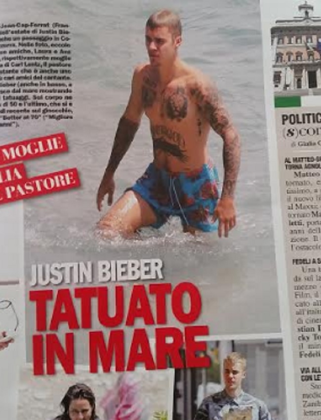 Justin Bieber battuto da Despacito ma al mare sfoggia tatuaggi unici