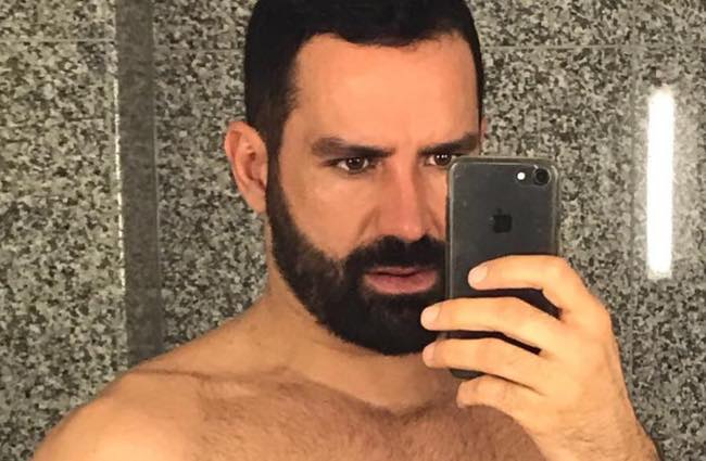 Antonio Spagnolo il chirurgo di Selfie a petto nudo d'estate