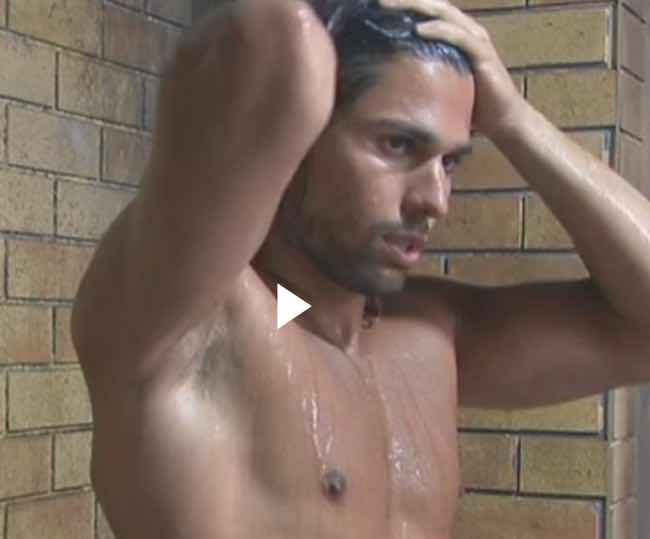 Luca Onestini e la doccia super hot al Grande Fratello Vip