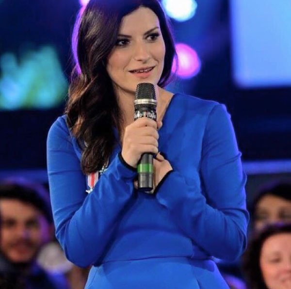 Laura Pausini ospite a Sanremo look stilista e abito scelto all'Ariston