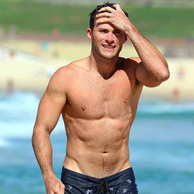 Scott Eastwood il figlio di Clint mostra muscoli e fisico scolpito