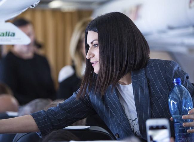Laura Pausini dopo l'aereo arriva a Che Tempo che fa per presentare "Fatti sentire"