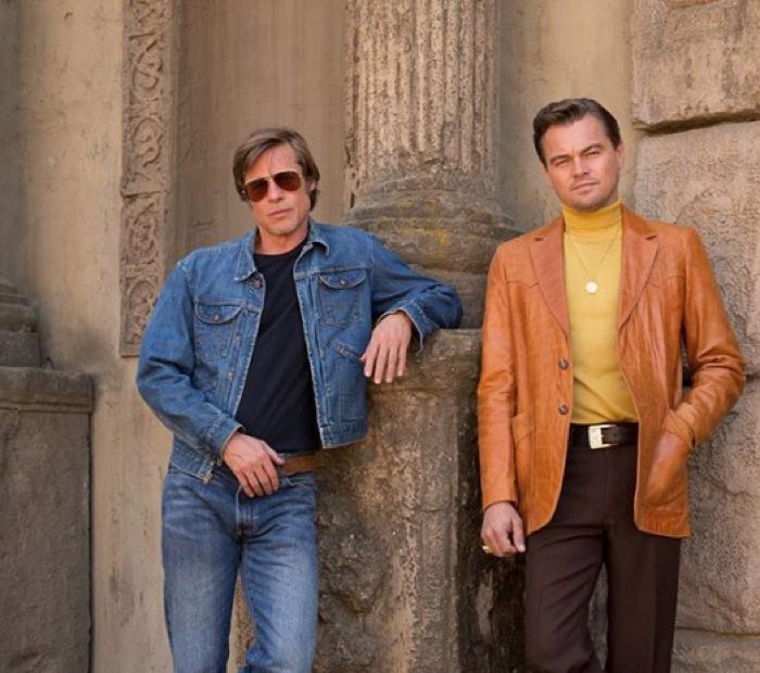 Brad Pitt indossa una giacca in denim iconica di Wrangler nel nuovo film di Quentin Tarantino