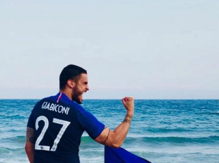 Mondiali 2018 Baptiste Giabiconi si toglie le mutande per festeggiare la Francia