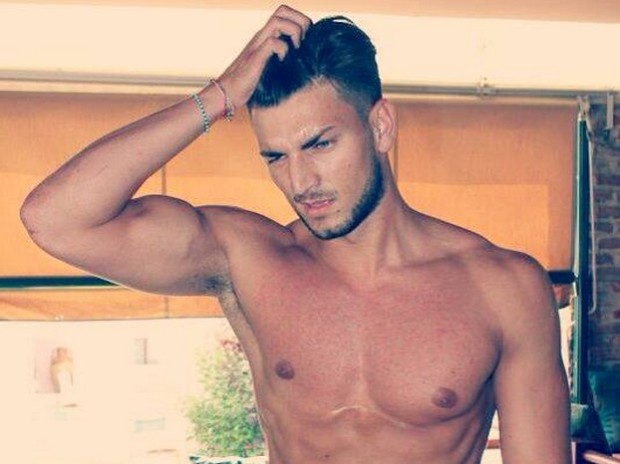 Marco Fantini nudo su instagram per sbaglio e in erezione, la foto
