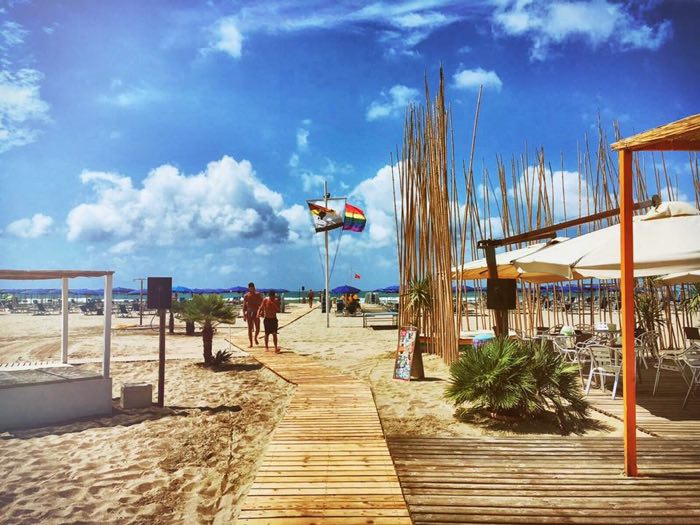Versilia Torre Del Lago il Comune dice no alla spiaggia dei gay