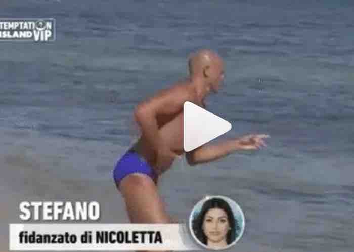 Stefano Bettarini e il balletto hot in spiaggia nella prima puntata di Temptation Island Vip