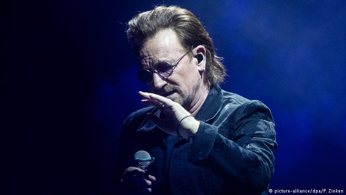 Concerto U2 Berlino Bono perde la voce e lo spettacolo si ferma, cosa è successo?