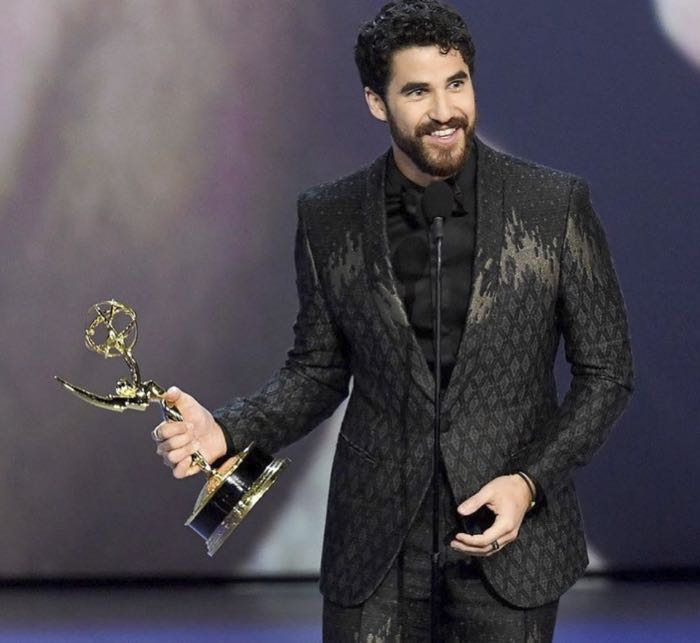 Darren Criss in abito Giorgio Armani agli Emmy Awards 2018