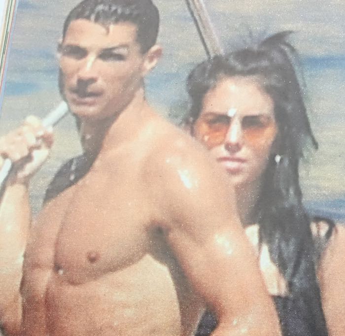 Cristiano Ronaldo la doccia sexy in barca e il fisico mozzafiato