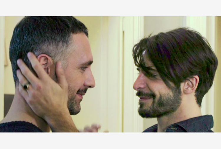 I baci gay cult dei film italiani da Raoul Bova a Marco Bocci