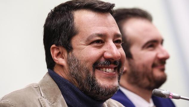 Matteo Salvini risponde alle sardine con i gattini e piatti succosi