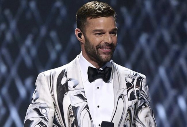 Ricky Martin bellissimo in Tom Ford look ai Latin Grammy