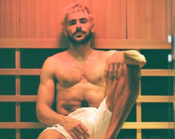 Zac Efron in sauna si rilassa per il piacere dei nostri occhi
