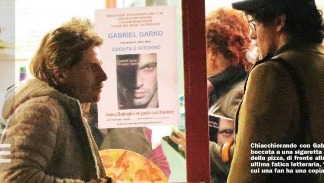Gabriel Garko e Gabriele Rossi a cena insieme in centro le foto