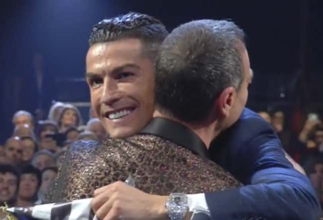 Cristiano Ronaldo abito Sanremo 2020 e Georgina Rodriguez