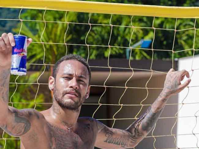 Neymar caldo torrido e quella foto sudato e in costume