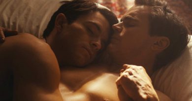 Compagni di Viaggio con Matt Bomer e Jonathan Bailey scene di sesso