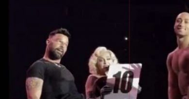 Il durello di Ricky Martin esplode sul palco con Madonna quando i ballerini lo stuzzicano