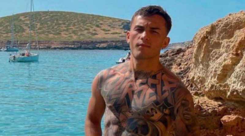 Raul Temptation bacia una tentatrice ma chi è e soprattutto uscirà con lei?