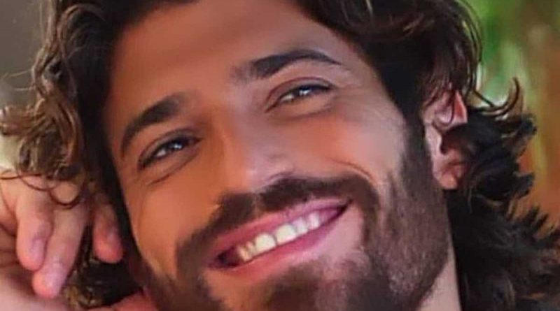 Can Yaman è versatile e non si limita a nessun genere...cinematografico