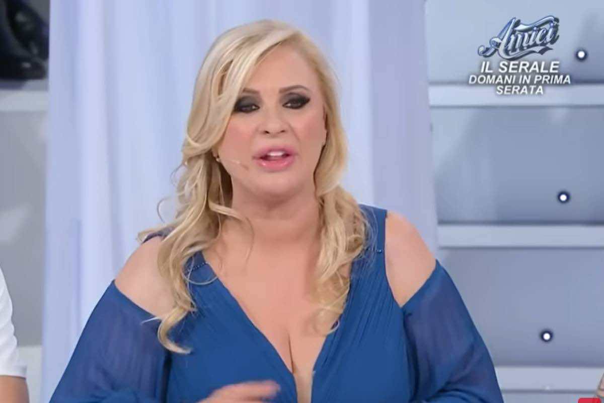 Tina Cipollari cerca marito a Uomini e donne e lo vuole ricco: contatti ...