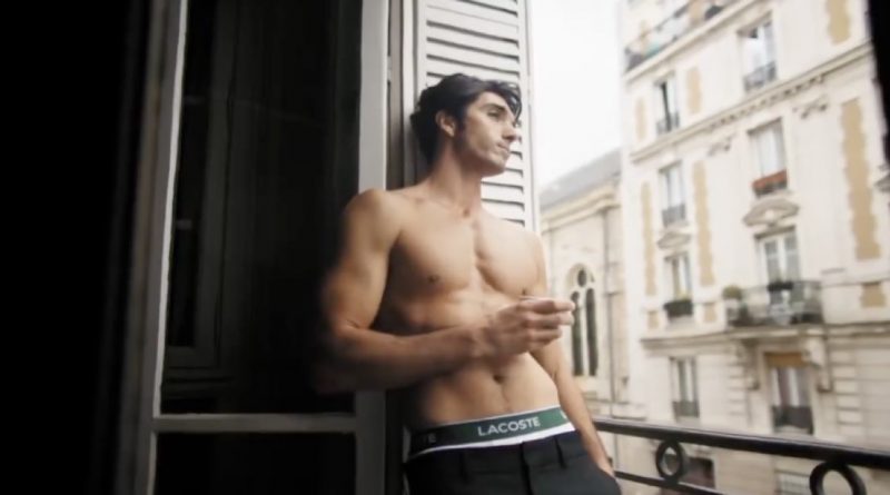 Spot pubblicitario per Taylor Zakhar Perez che non passa inosservato