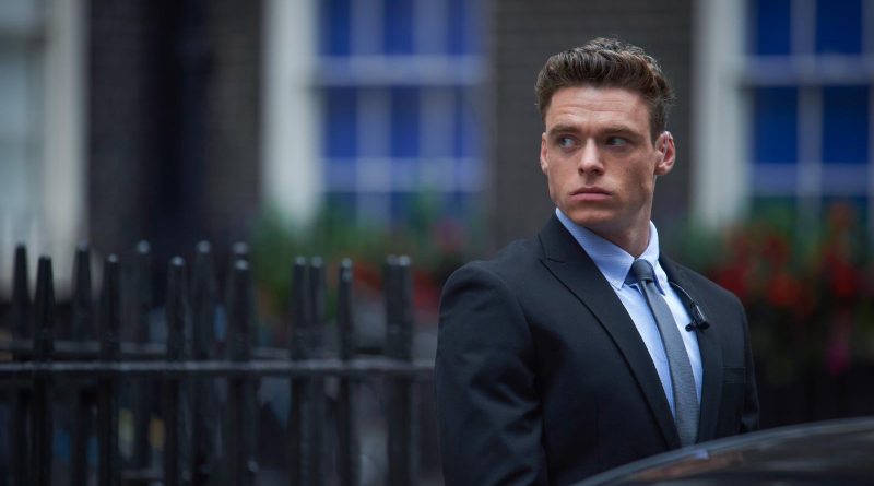 Il pacco di Richard Madden ha mandato in crisi la Disney e le costumiste