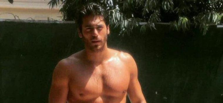 Can Yaman cambia look e torna ad essere Ozgur di Mr.Wrong