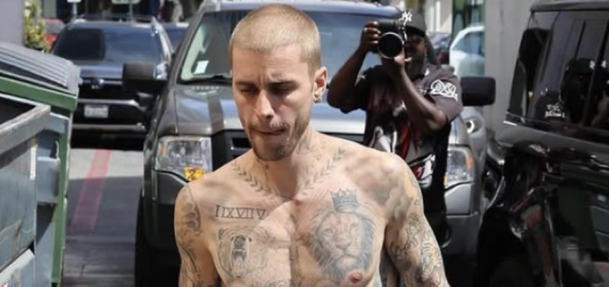 Justin Strada Justin Bieber sempre più magro, shirtless e tatuaggi in giro per strada ...