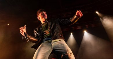 Olly criticato pesantemente suo social per quelle sue mosse audaci sul palco (video)