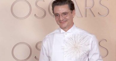 Pedo Pascal nuovo look agli Oscar 2026 ma tutti si chiedono:”E’ gay?”